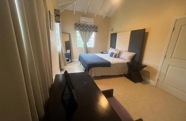 Seascape Modern Apt Near Airport