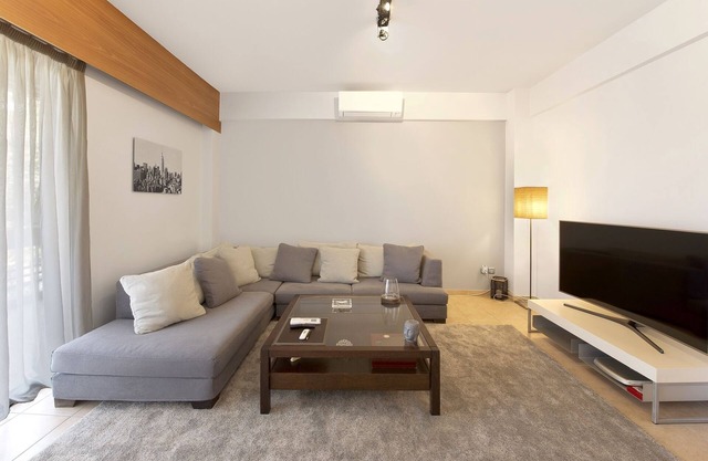 Seascape Modern Vouliagmeni Apt near Beaches