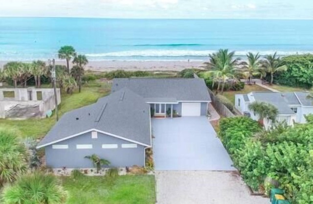 "Seascape"-OCEANFRONT Luxury Home w/ Private Beach