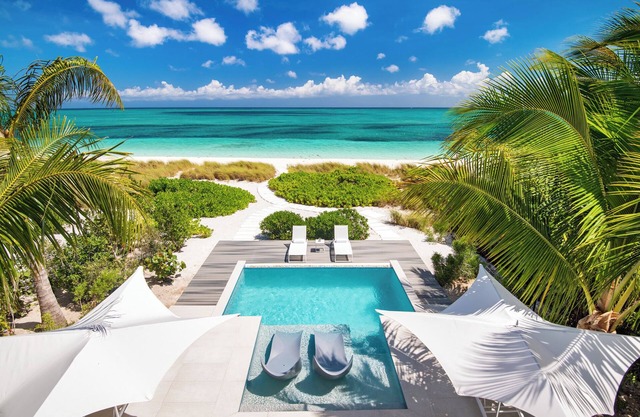 Seascape villa - Beautiful, beachfront villa with private pool