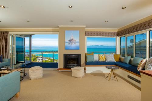 Seascape Villa - Nelson Waterfront Home