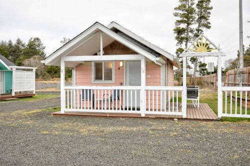 Seascapes Cottage 1-Bed by the Sea w fireplace