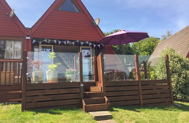 SEASHELL COTTAGE LODGE 97, family friendly, with pool in Kingsdown
