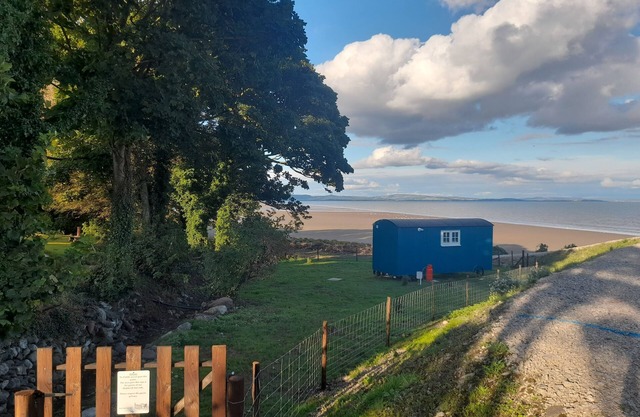 SEASHORE SHEPHERDS HUT @ MOAT FARM, with a garden in Ulverston