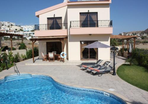 Seaside 2-Bedroom Villa with Private Pool, Garden WiFi Your Perfect Escape