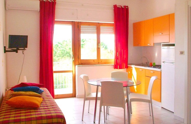 Seaside apartment in residence with swimming pool, tennis, entertainment