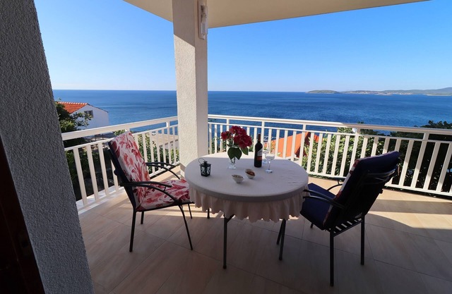 Seaside Apartments Hrkać - Apartamento Confort de una habitación con terraza y vistas al mar 1
