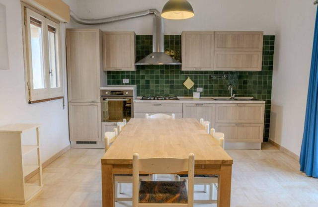 Seaside Bliss: Kaukana Moon Apartment with Parking