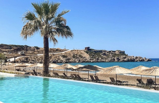 Seaside Bungalow with Seaviews, 2 min walk from Beach Club & Restaurant