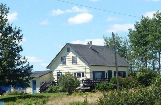 Seaside Cottage - Blandford, Nova Scotia, Canada