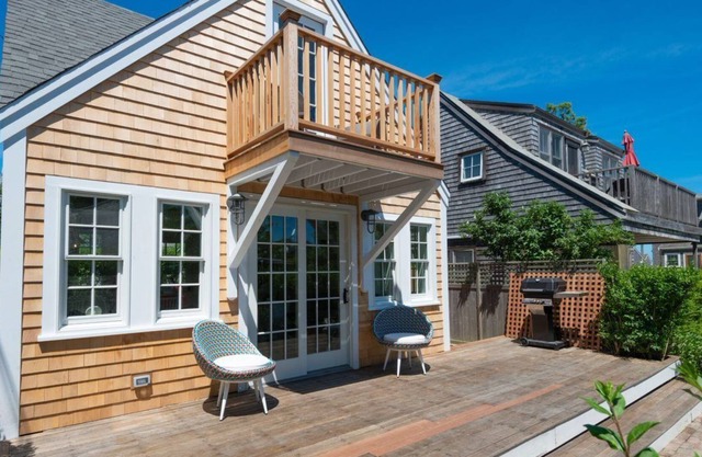 Seaside Cottage in Sconset with ocean views!