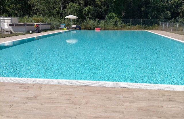 Seaside Flat with Swimming Pool, Private Parking and Beach