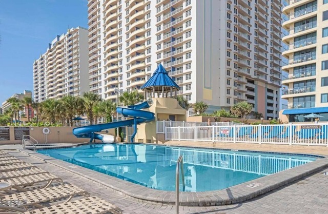 Seaside Fun! Balcony King Suite + Pool, Fitness, Arcade & Boardwalk!