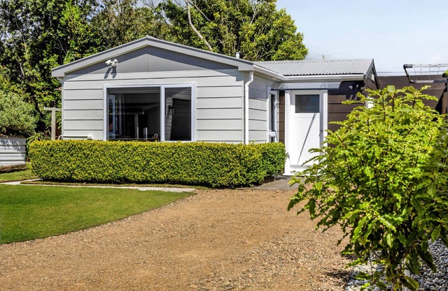 Seaside Hideaway - New Plymouth Holiday Home