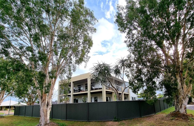 Seaside home WIFI , 3 bedroom, 2 bath, aircon , kayaks , bikes , dog friendly.