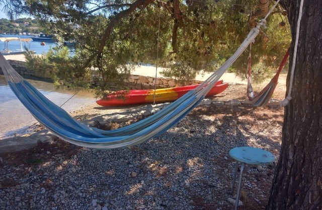 Casa para una familia con niños junto al mar Skrivena Luka, Lastovo (K-24059)