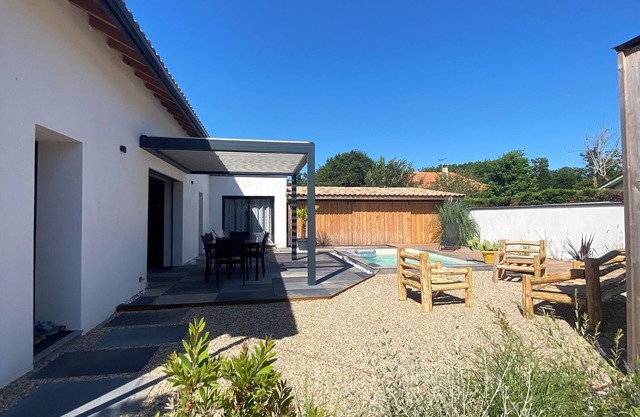 Seaside house with pool