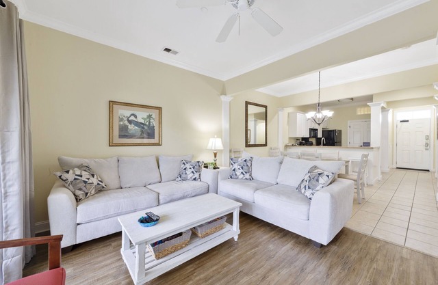 Seaside Inn 1 bedroom condo w/ Kitchen and Balcony