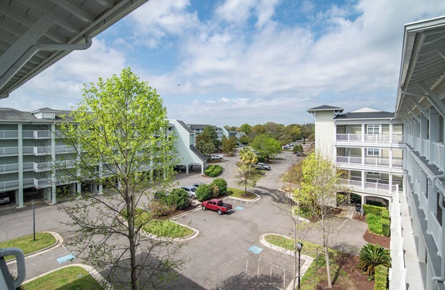 Seaside Retreat 315 Updated condo in Litchfield by the Sea