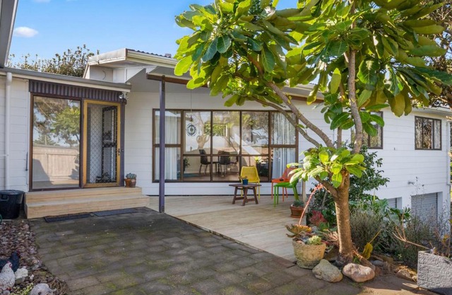 Seaside Sensation - Te Horo Beach Holiday Home