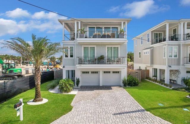 Seaside Serenade- 5 Bedroom Pool Home