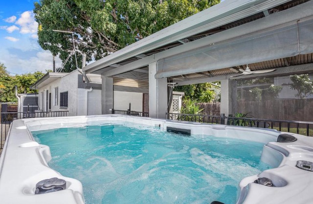 Seaside Serenity Modern Cottage with Spa