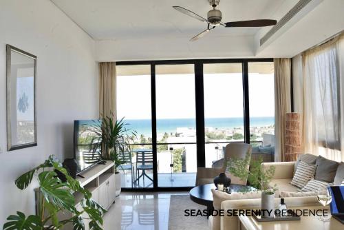 Seaside Serenity Residence - 2 BR Apartment with Beach Access