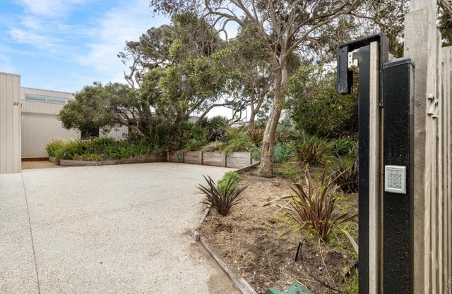 SeaSide Serenity: tennis court & back beach