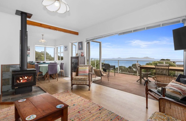 Seaside Serenity - Well-appointed and comfortable home with stunning views over Bream Bay