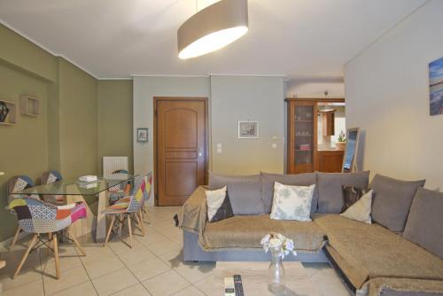 Seaside Spacious 2 BR, 2BA, Sea view Apt