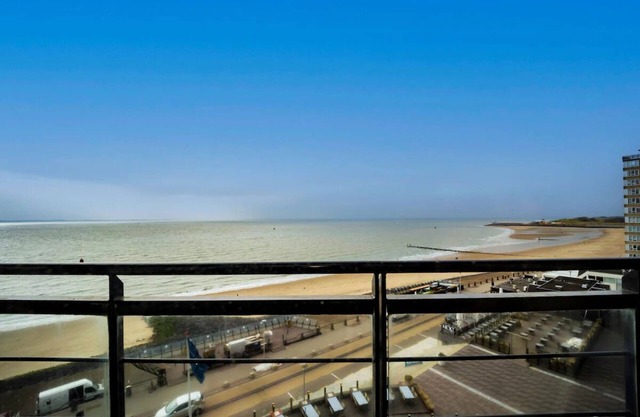 Seaside Stay with Panoramic Sea Views & Steps from the Beach! Free Breakfast