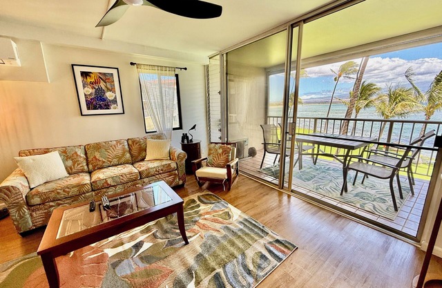 Seaside Surf Spot Oceanfront 1-bedroom in Ma'alaea with AC