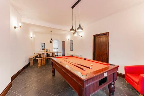 Seaside townhouse for chilled - out large groups