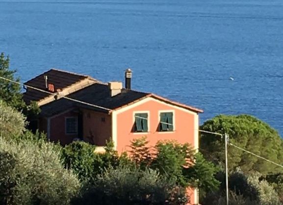 Seaside villa between Portofino and Cinque Terre