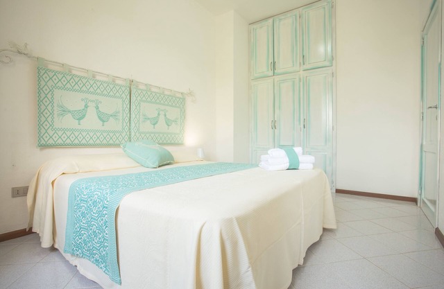 Villa junto al mar, rodeado por un hermoso jardín