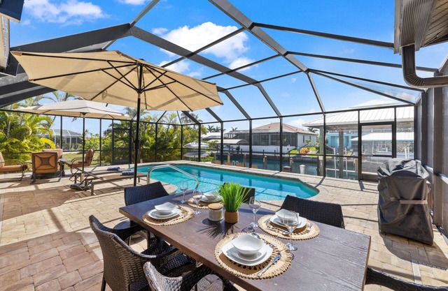 SEASIDE VILLA MANATEE BAY in quiet location on Pine Island