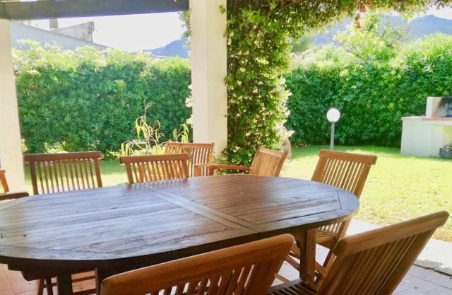 Villa junto al mar con un gran jardín privado