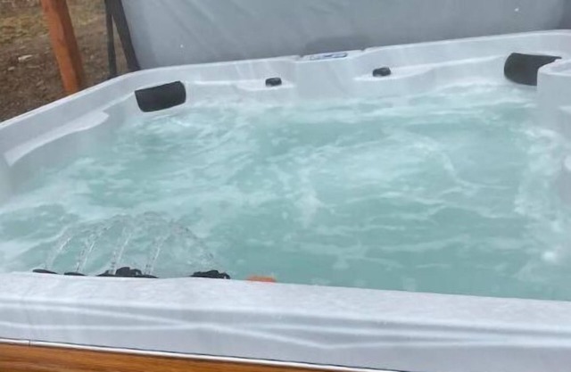 Seasonal Discount is on! 7 ppl Hottub with the view of the Mush a Mush Lake
