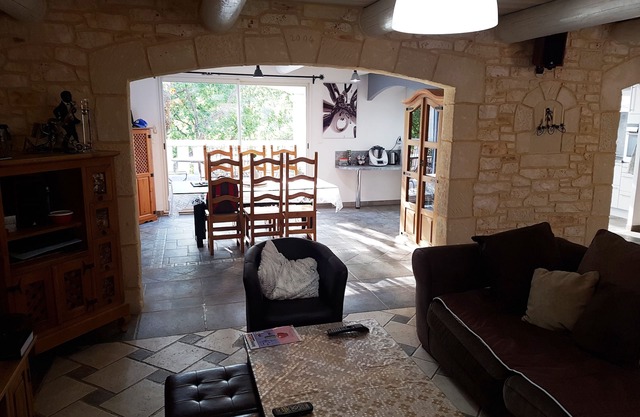 ALQUILER POR TEMPORADA HERMOSA VILLA CON PISCINA