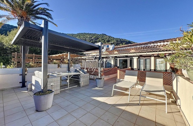 Seasonal rental sea view 4 people in Pramousquier