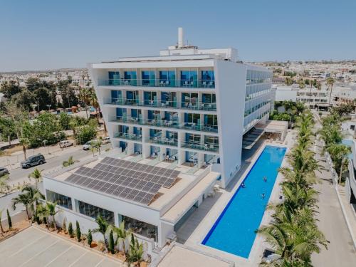 Seasons Hotel (Adults Only)