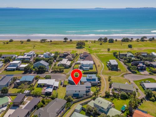 Seaspray Retreat - Matarangi Holiday Home