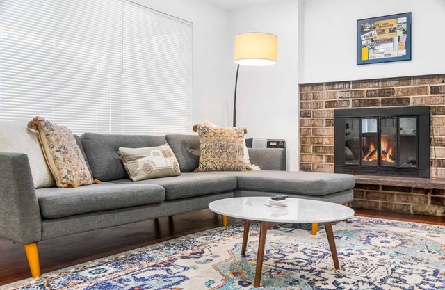 BHA5 - Heart of Beacon Hill 2BR Prime Location & Comfort