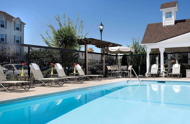 Seattle Family Adventures: 3 Studios - Free Airport Shuttle to SEA, Pet-Friendly