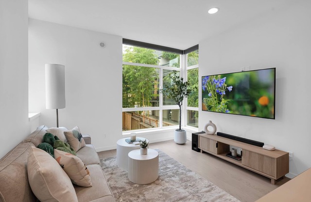 Seattle Modern 2BR2BA Townhome with Rooftop Near Capitol Hill w/ Garage Parking