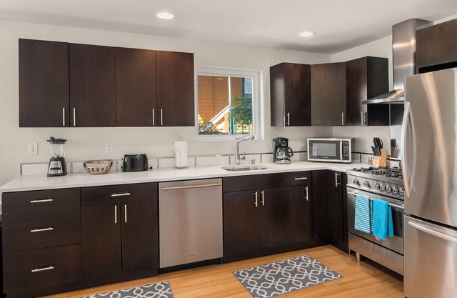 Seattle Vacation Home-18th Ave Townhome