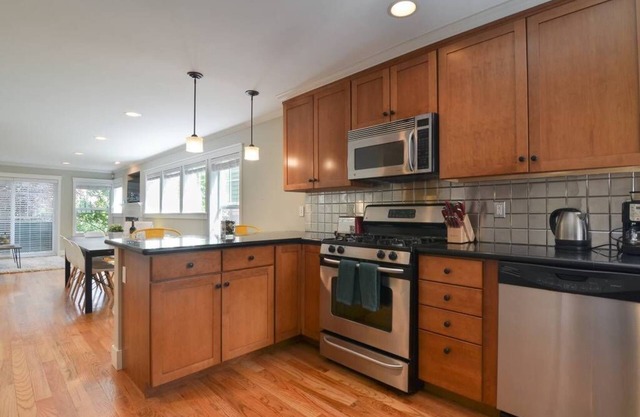 Seattle Vacation Home: Off The Wall