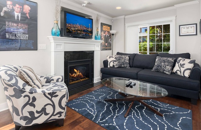 Seattle Vacation Home: The Great Wall