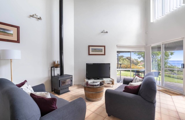 Seaview Town House by Peppy Beach Retreats® (6 Adults), Town House