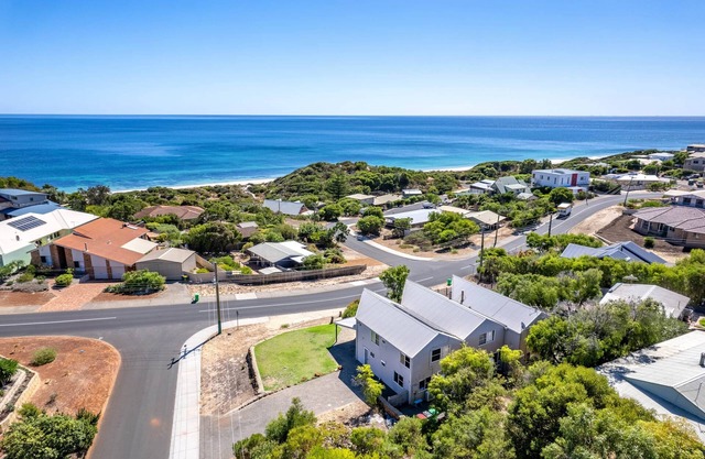 Seaview Residence by Peppy Beach Retreats®, Residence